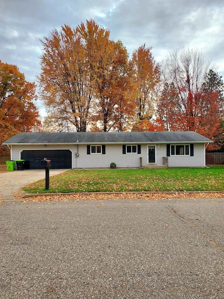 530 Wilcox Pkwy, Clare, MI 48617