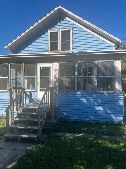 1018 10th St, Beloit, WI 53511