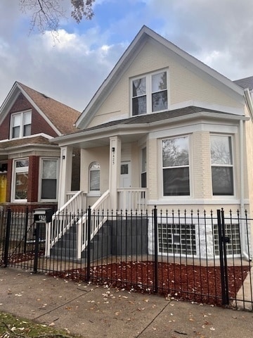 3425 W Carroll Ave, Chicago, IL 60624