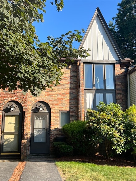 15 Cobblestone Ln Unit 15, Worcester, MA 01606