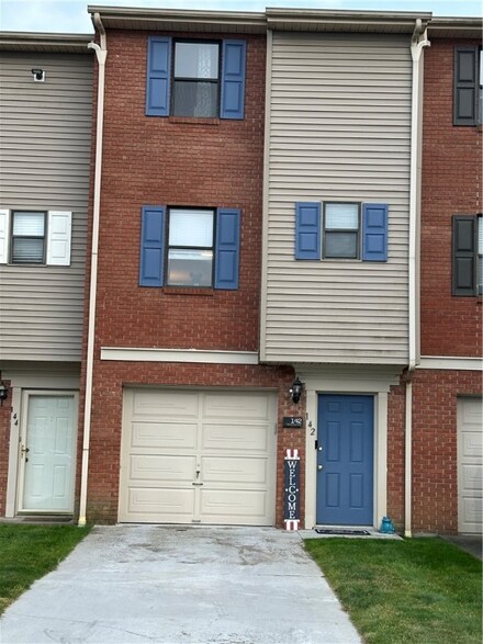 142 Woodhaven Dr, Seven Fields, PA 16046