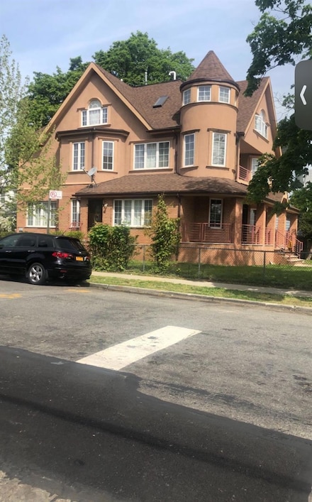 8948 Lefferts Blvd, Richmond Hill, NY 11418