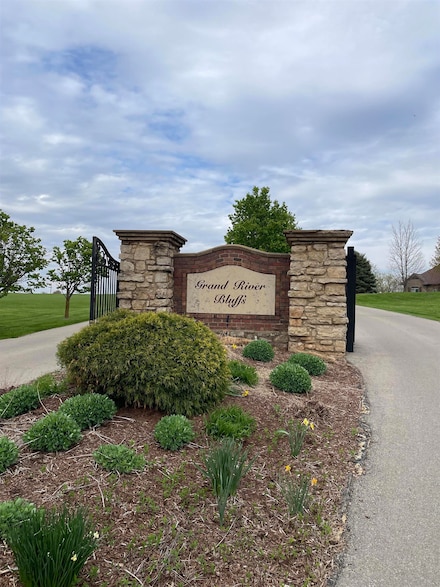 Lot 21 Country Squire Ln, Dubuque, IA 52001