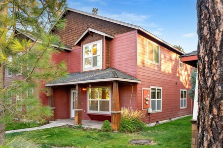 Sisters OR Real Estate &amp; Homes for Sale - Homes.com