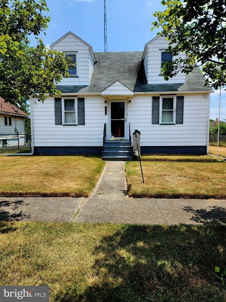 325 Billings Ave, Paulsboro, NJ 08066