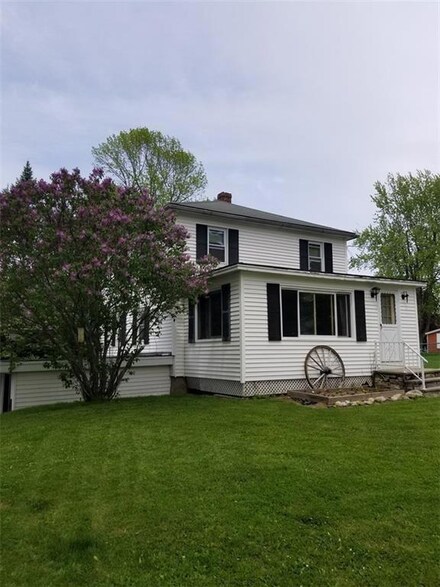 52 School St, Randolph, ME 04346