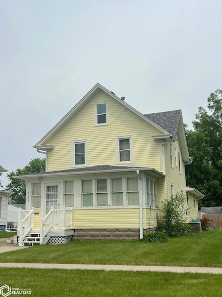 1012 Summer St, Grinnell, IA 50112