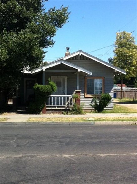 514 E 6th St, Madera, CA 93638