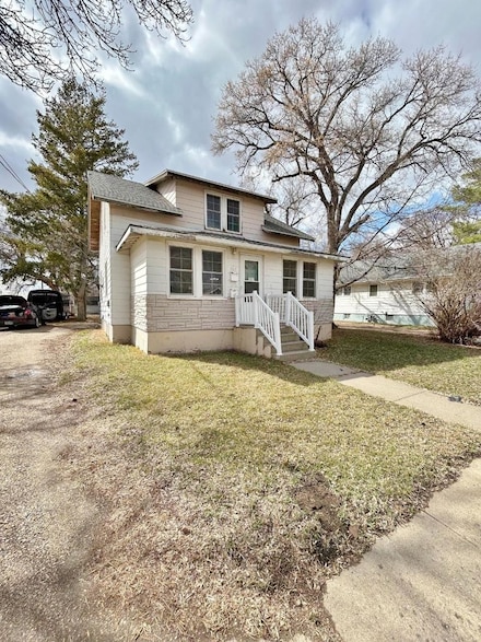 507 9th St NE, Minot, ND 58703