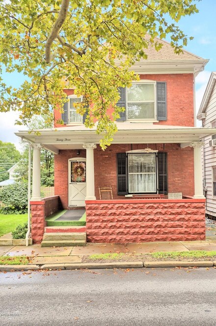 23 Main St, Watsontown, PA 17777