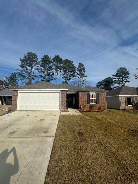 1350 Agogo Ln, Conway, AR 72034