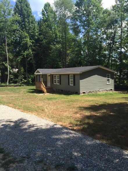 1216 Old Buckingham Rd, Cumberland, VA 23040