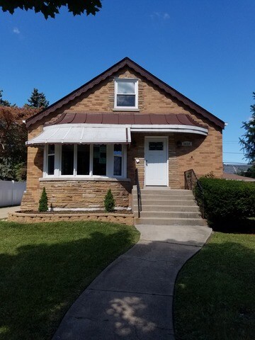 2432 S 1st Ave, Riverside, IL 60546