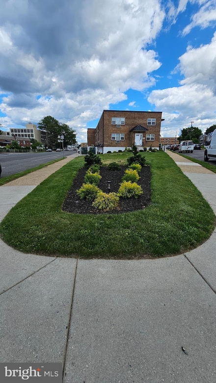 2201 25 Lansing St, Philadelphia, PA 19152