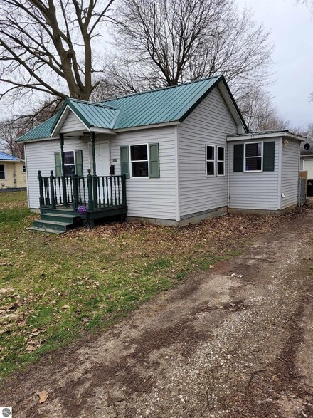 129 Linwood Ave, Alma, MI 48801