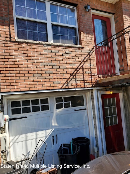 33 Giacomo Ln, Staten Island, NY 10310