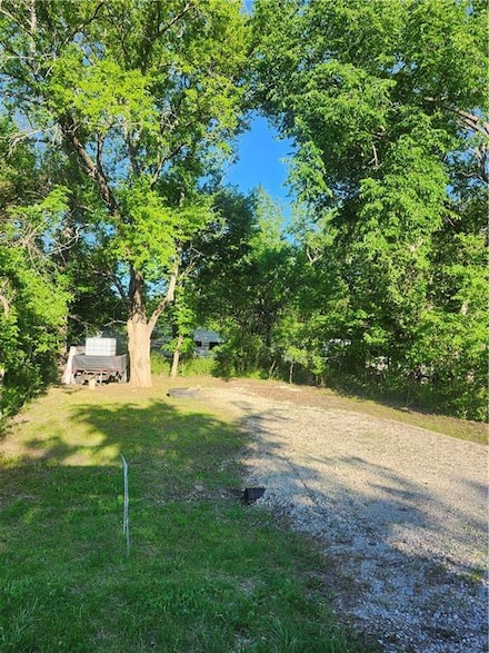 57 Beechwood Ln, Linn Valley, KS 66040