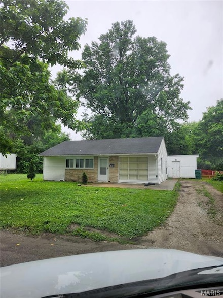 23 Delores Dr, East Saint Louis, IL 62206