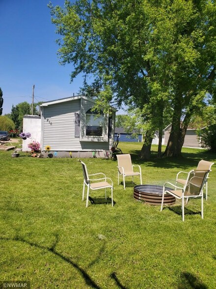 210 E Dakota Ave, Winger, MN 56592