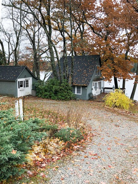 46 Norton Pond Rd, Lincolnville, ME 04849