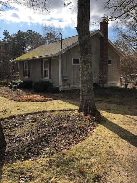 296 Trotting Park Rd, Teaticket, MA 02536