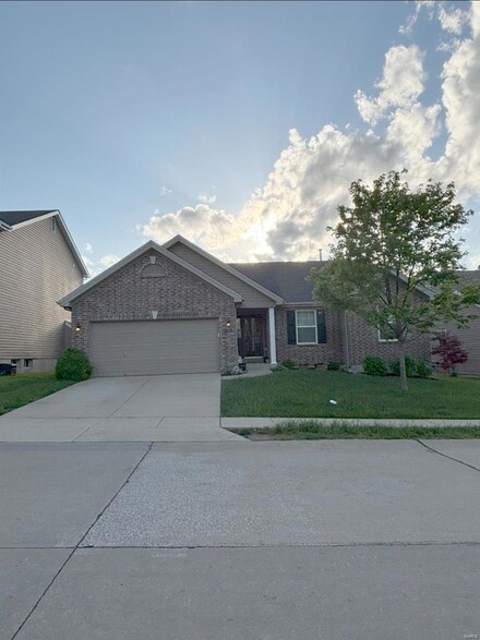 9869 Vicksburg Siege Ct, Saint Louis, MO 63123