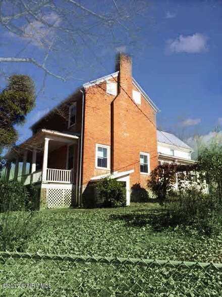 228 Lake Mount Airy Rd, Rural Retreat, VA 24368