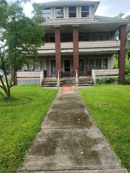 240 W Main St, Andover, OH 44003