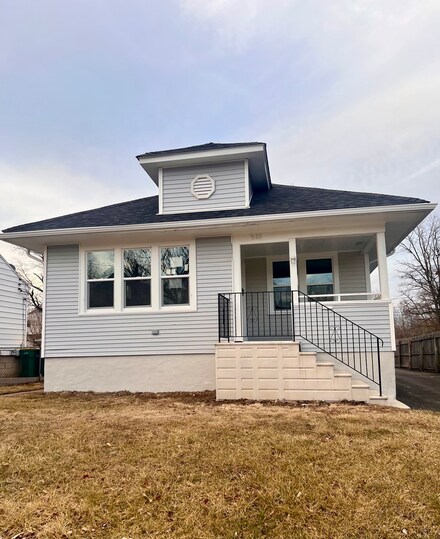 913 Jasper St, Joliet, IL 60436