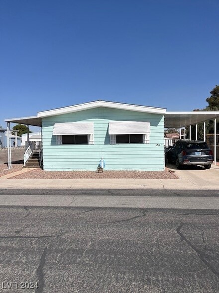 3570 Haleakala Dr, Las Vegas, NV 89122