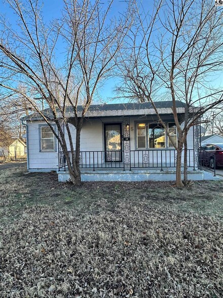 515 W 8th Ave, Hutchinson, KS 67501