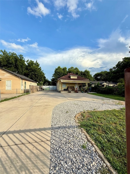 2424 Randolph St, Dallas, TX 75241