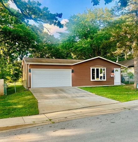 730 Navajo Dr, Carpentersville, IL 60110