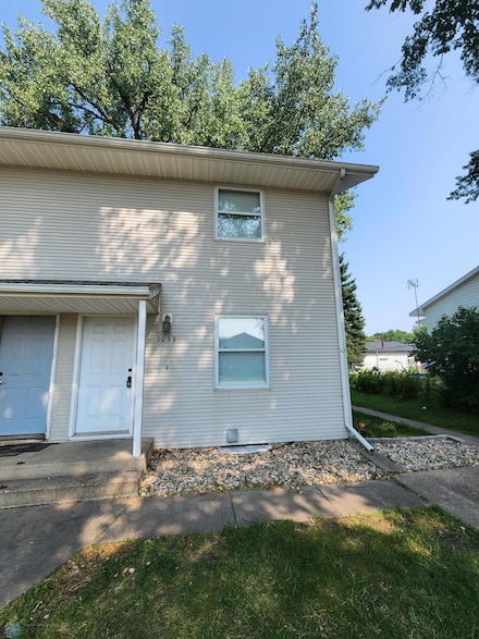 1033 27th St N, Fargo, ND 58102