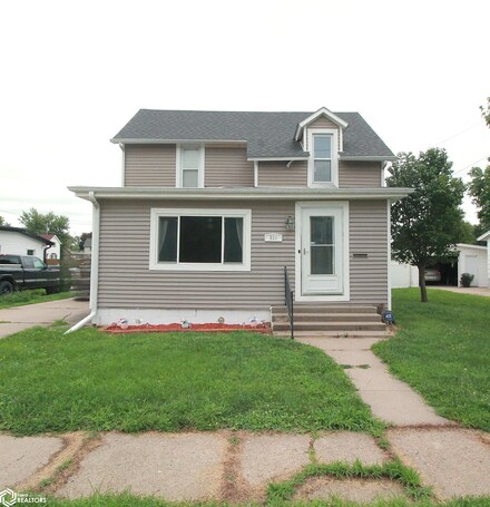 521 N 12th St, Clarinda, IA 51632