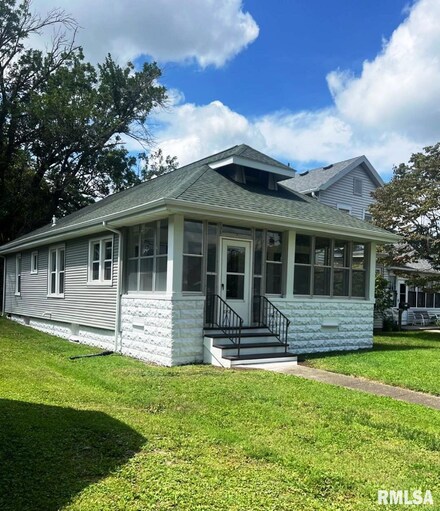 129 S Springfield St, Virden, IL 62690