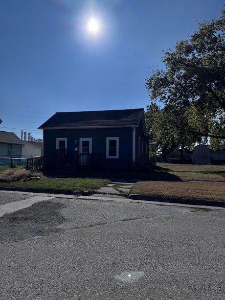 1718 Miles Ave, Muscatine, IA 52761