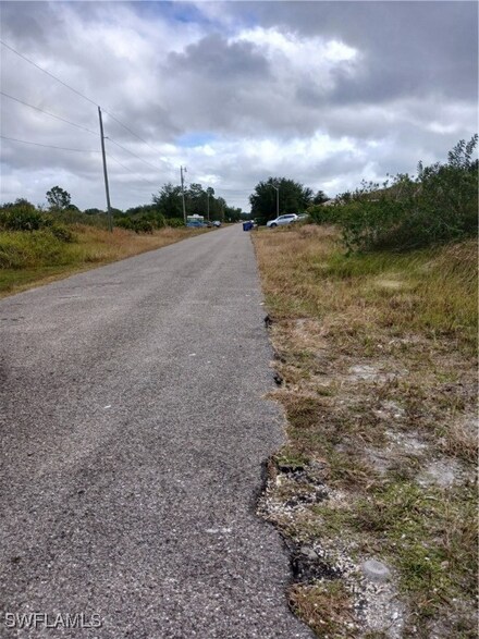 2719 62nd St W, Lehigh Acres, FL 33971