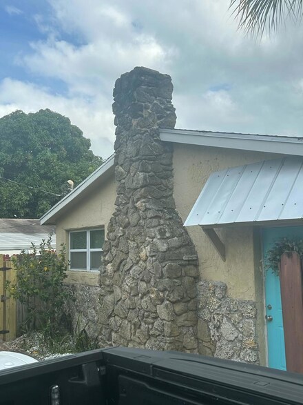 1880 Holman Dr, North Palm Beach, FL 33408