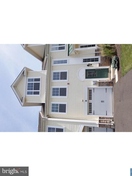 325 Ross Ct, Wyncote, PA 19095