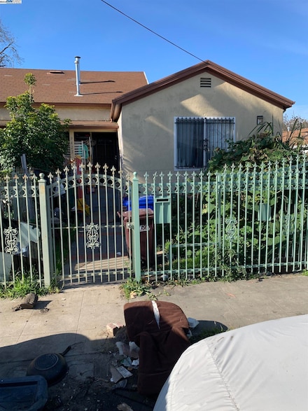 9423 C St, Oakland, CA 94603