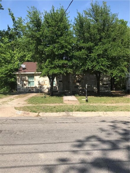 2728 Easter Ave, Dallas, TX 75216