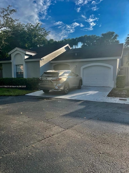10121 NW 51st Ln, Doral, FL 33178