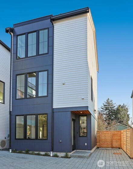 8757 Palatine Ave N Unit B, Seattle, WA 98103