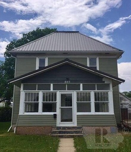 803 6th St, Grundy Center, IA 50638