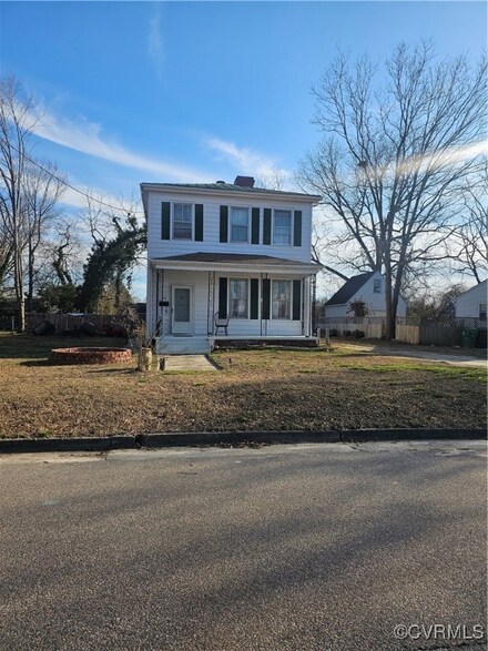 215 Highland Ave, Colonial Heights, VA 23834
