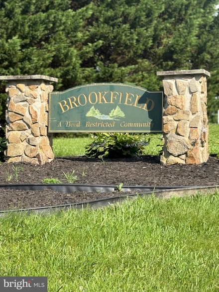 19 Spring Dr, Newark, DE 19702
