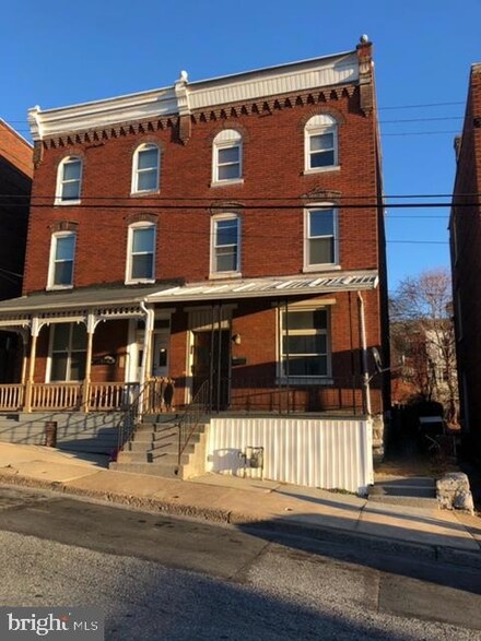 344 Locust St, Steelton, PA 17113