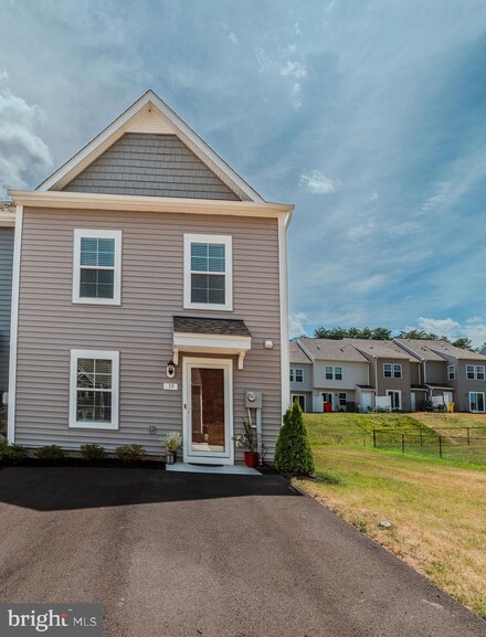 39 Pitch Pine Ct, Bunker Hill, WV 25413