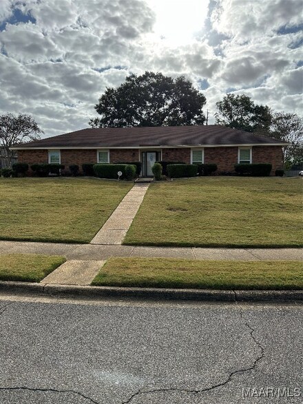 421 Derby Ln, Montgomery, AL 36109